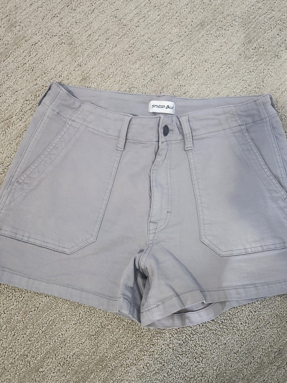 Studio High-Waist Utility Shorts in Light Gray